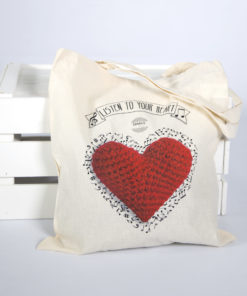 tote bag corazón diseñada por dimnadesigns.com