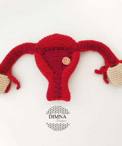 útero con todos los complementos realizado a ganchillo, a crochet por dimnadesigns.com